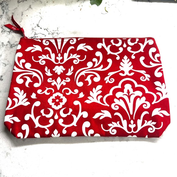 NWOT Thirty-One Lined Cosmetic Bag Red Parisian Pattern Zipper Pouch - Picture 1 of 6